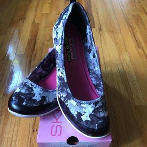 Sketchers Sweet Bouquet=👚